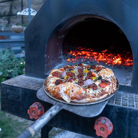 Stayvista At Floradale W Jacuzzi & Wood-Fire Pizza Kasauli Eksteriør bilde