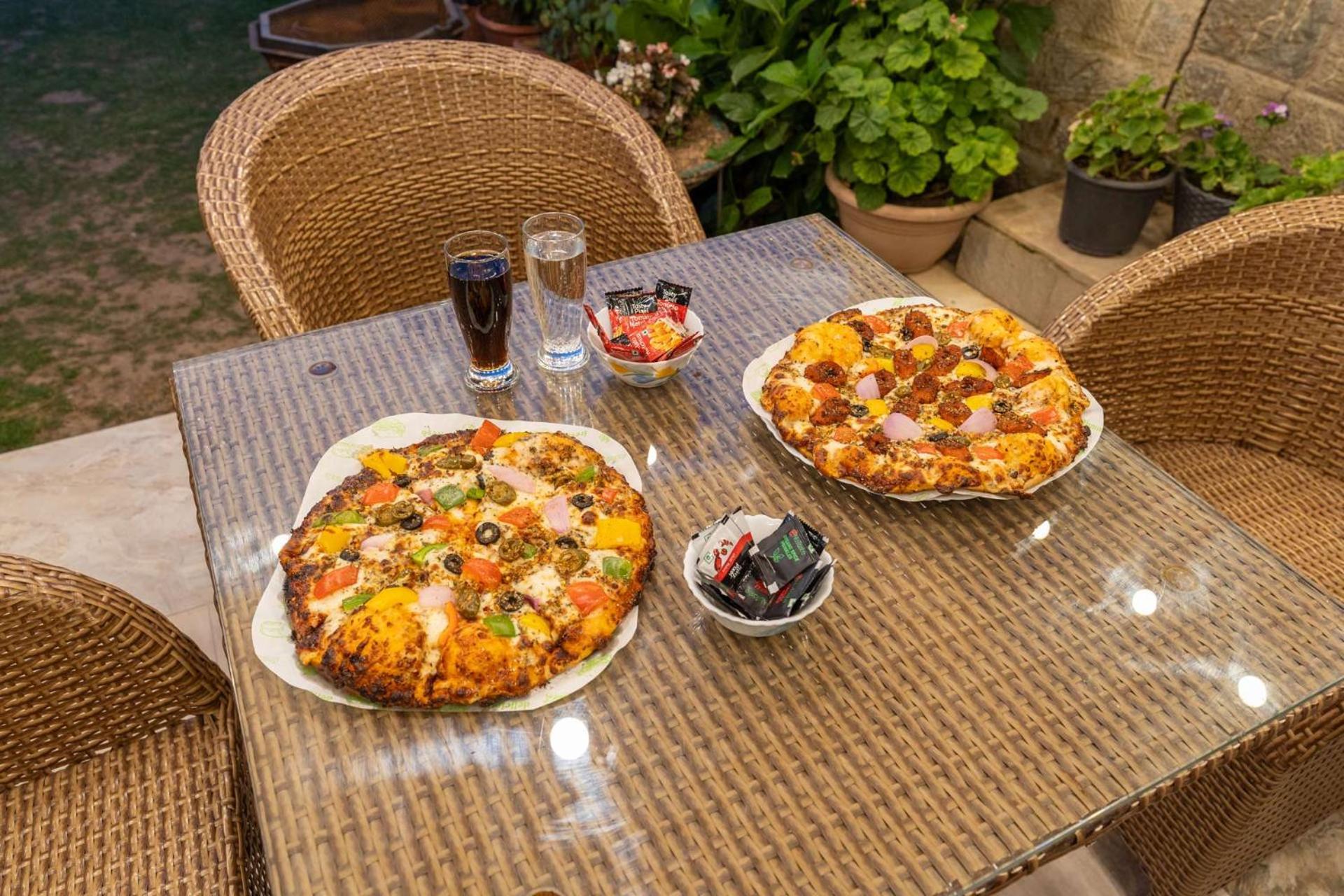 Stayvista At Floradale W Jacuzzi & Wood-Fire Pizza Kasauli Eksteriør bilde