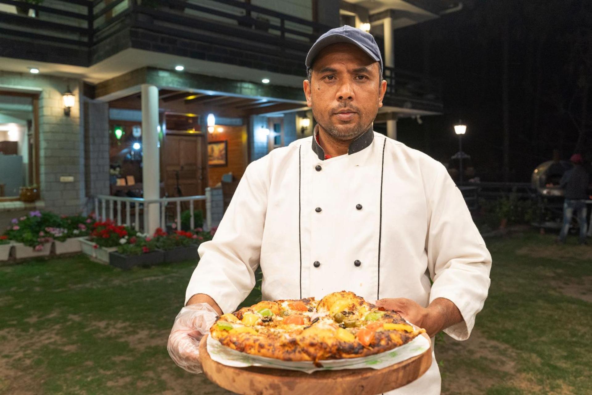 Stayvista At Floradale W Jacuzzi & Wood-Fire Pizza Kasauli Eksteriør bilde